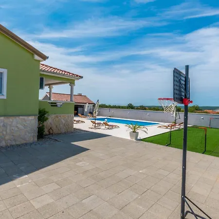 Feriehus Gorgeous In Gornje Rastane *