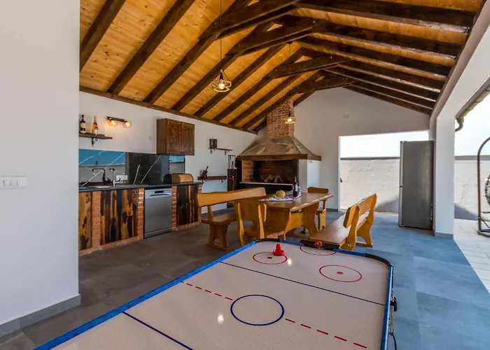 Stunning In Gornje Rastane Vakantiehuis *