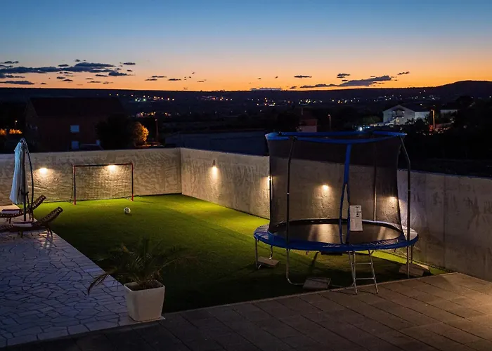 Vakantiehuis Stunning In Gornje Rastane Brkic