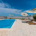 Ferienhaus Stunning In Gornje Rastane
