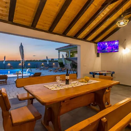 Stunning In Gornje Rastane With Kitchen Holiday home