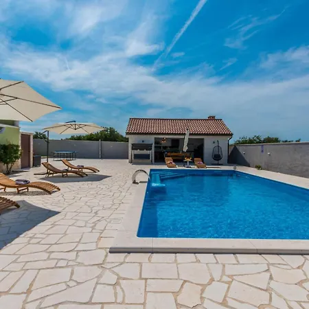 Stunning In Gornje Rastane With Kitchen Holiday home *