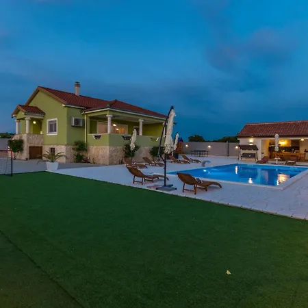 Holiday home Stunning In Gornje Rastane With Kitchen *
