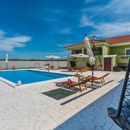Stunning In Gornje Rastane With Kitchen Holiday home