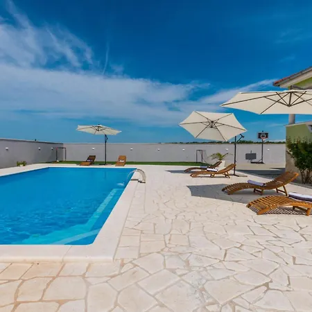 Holiday home Stunning In Gornje Rastane With Kitchen