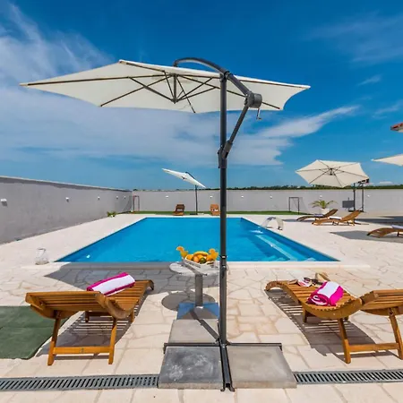 Holiday home Stunning In Gornje Rastane With Kitchen Donje Rastane