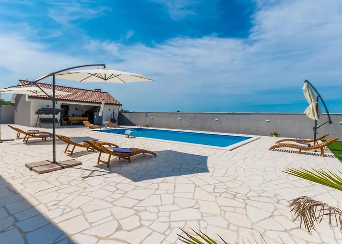 Stunning In Gornje Rastane Holiday home